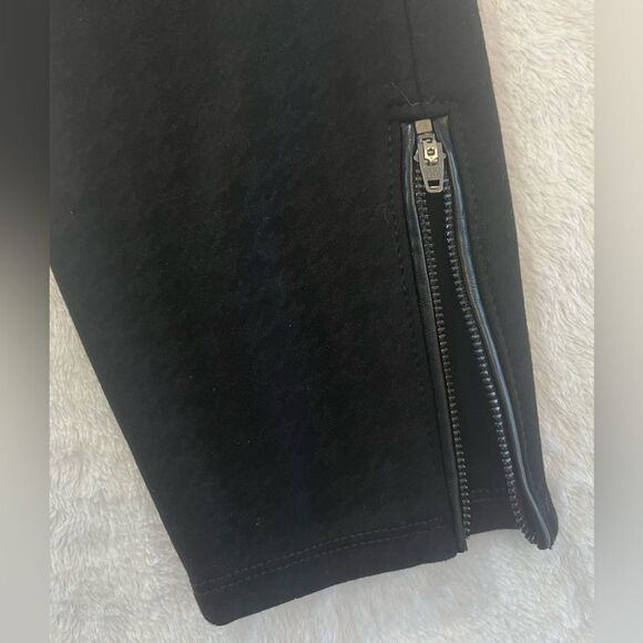 WHBM Skinny Black Ankle Pants with cute pockets and zipper at legs - Picture 9 of 13